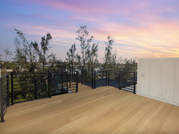Custom Luxury Home 7 minute walk to beach and South Village